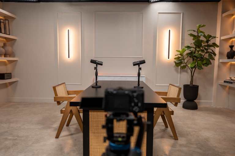 THE CHATROOM-61 Large