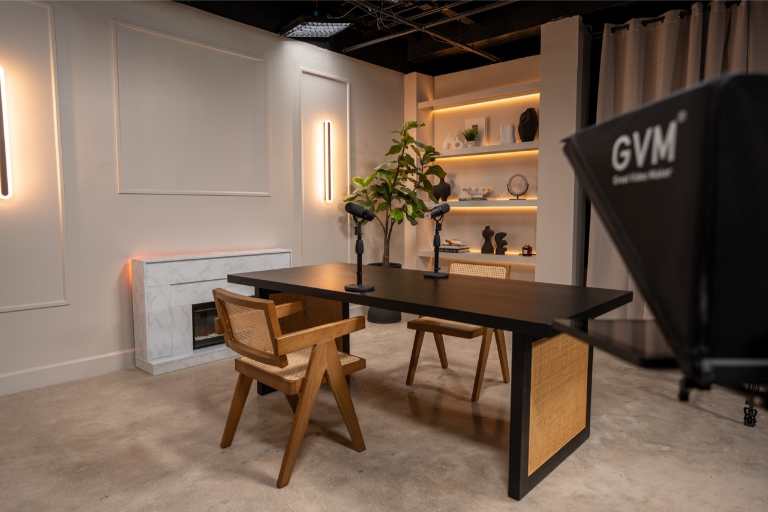 THE CHATROOM-55 Large