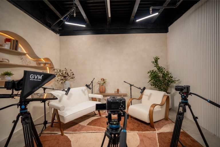 THE CHATROOM-70 Large