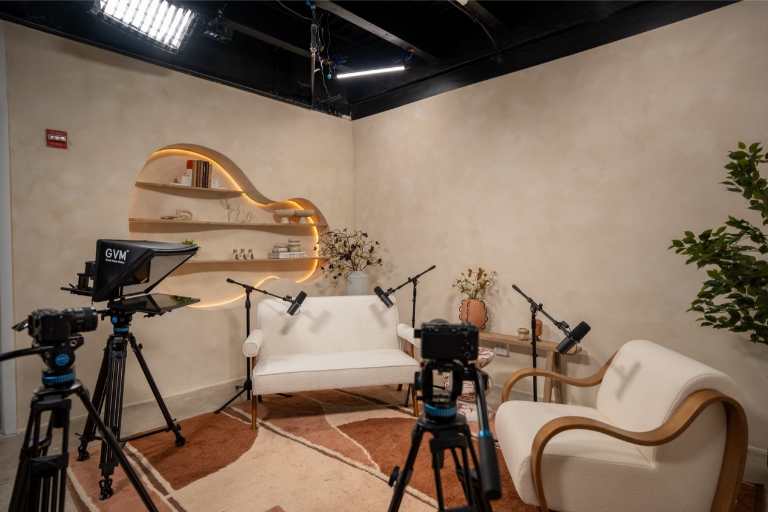 THE CHATROOM-71 Large